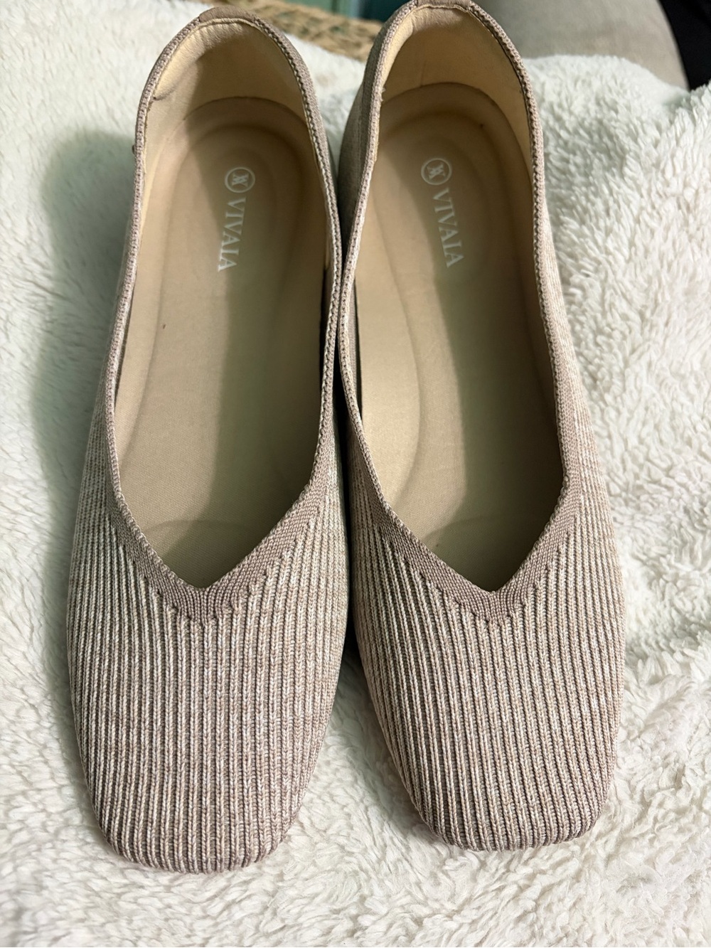 Vivaia Margot 2.0 Square-Toe V-Cut Flats - Beige Knit 40